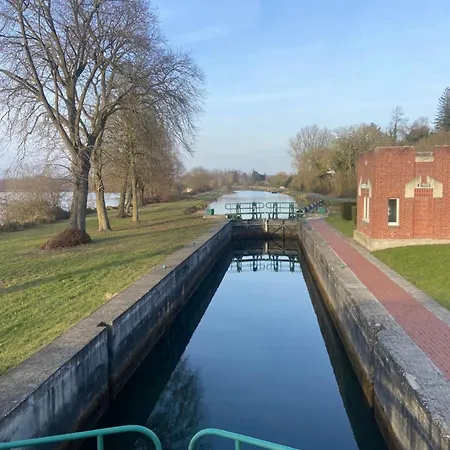 招待所 Le Moulin De *